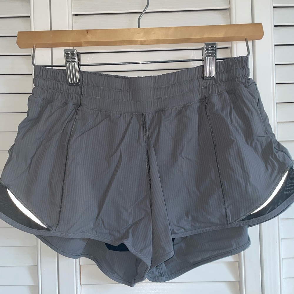 Lululemon Hotty Hot Short 2.5” Size 6